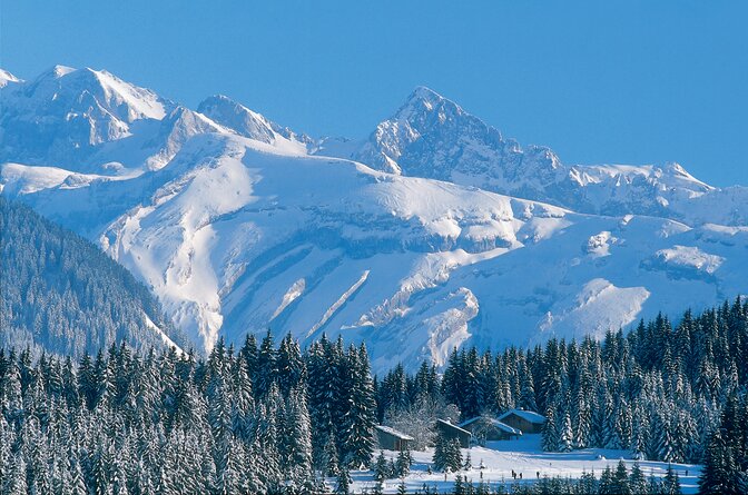 Snowy mountains and trees in Morzine