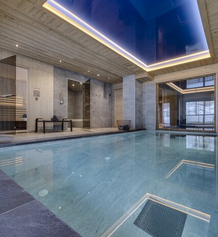 Indoor swimming pool and spa in No. 8 CLUB Bellevarde Val d'Isere
