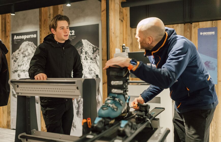 Ski technician adjusting ski bindings in Graciosa ski room