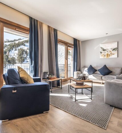 Contemporary living area in Bear Lodge suite in Les Arcs