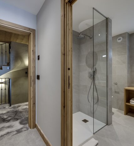 Contemporary luxury en-suite bathroom in No. 8 CLUB Bellevarde in Val d'Isere